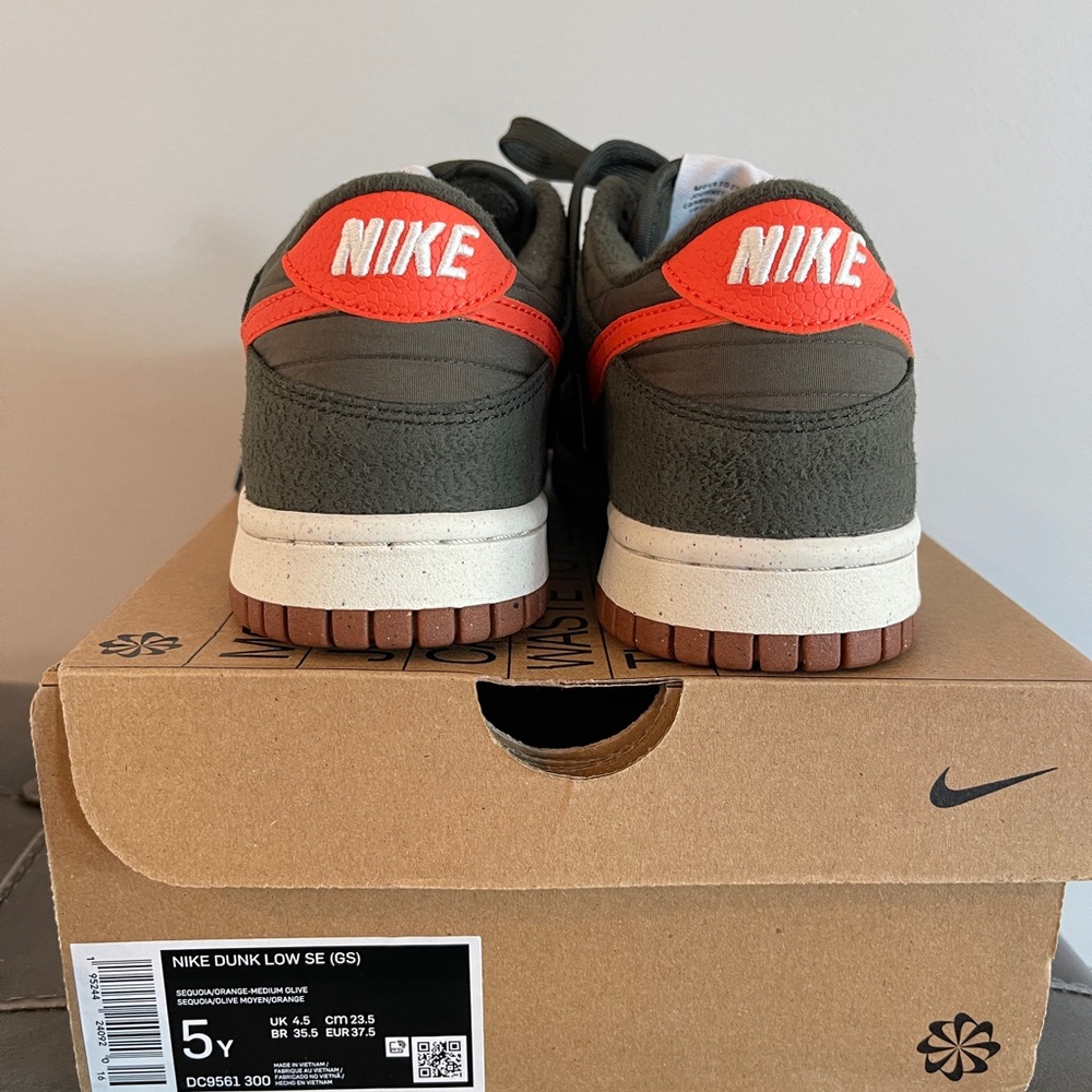 Nike Dunks - Picture 6 of 7
